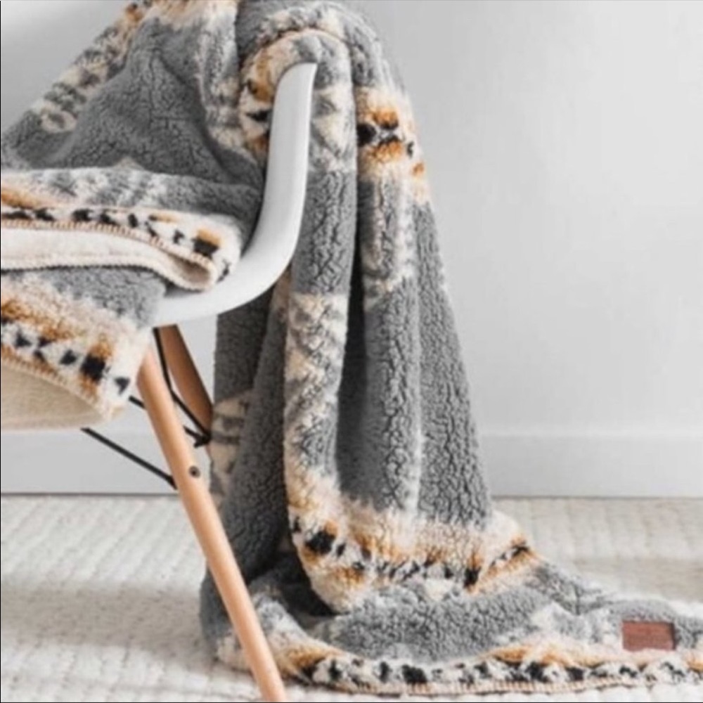 Pendleton Grey Western Cozy Soft Reversible Sherpa Fleece Throw Blanket Aztec